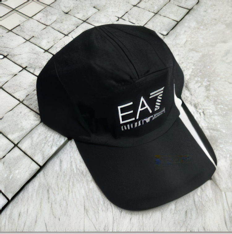 Boné Masculino Preto E Branco Design Clean